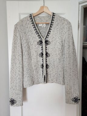 St. John size 12 beautiful jacket embroidered detail